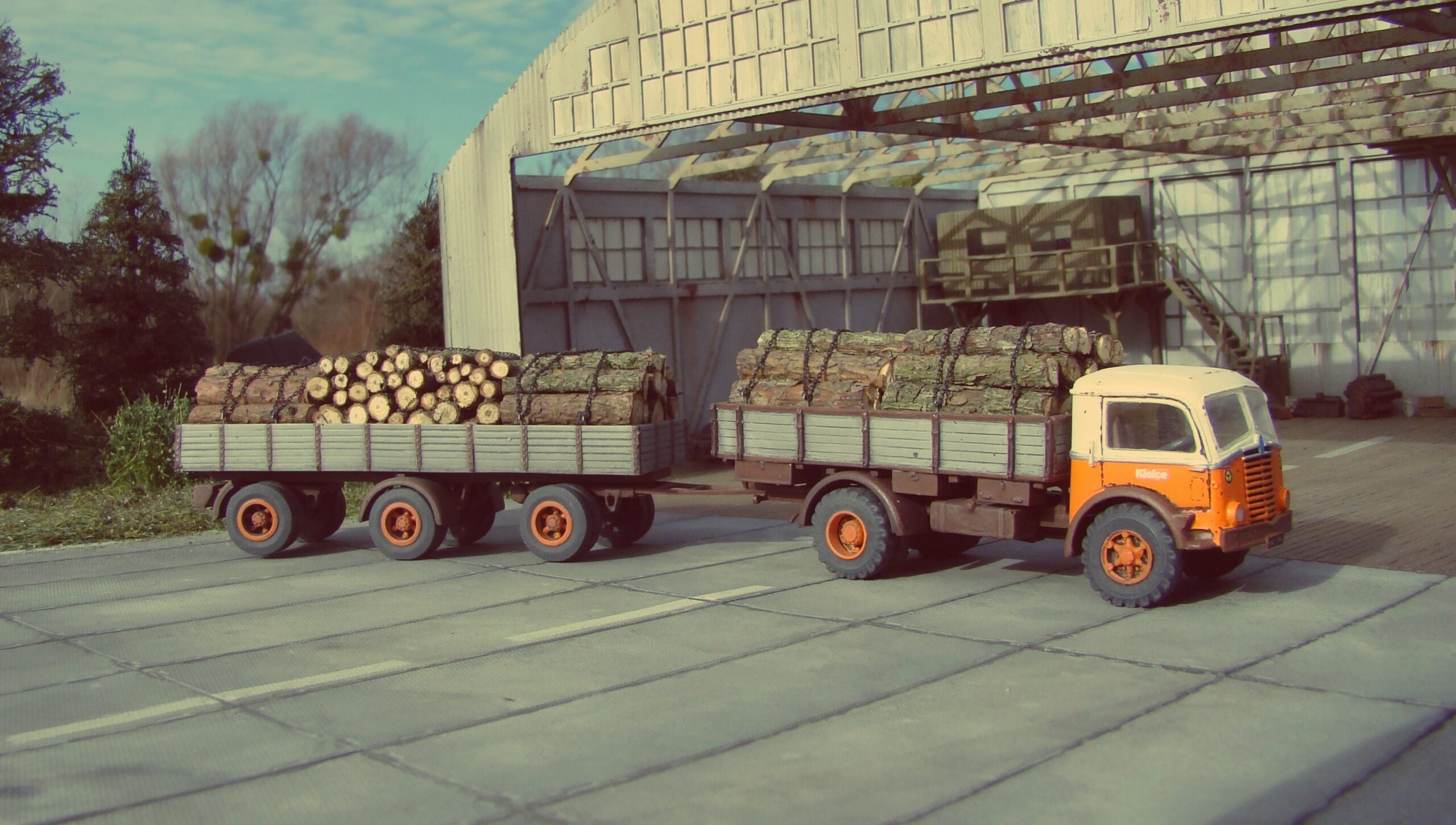 Jelcz 317 with DAF Trailer