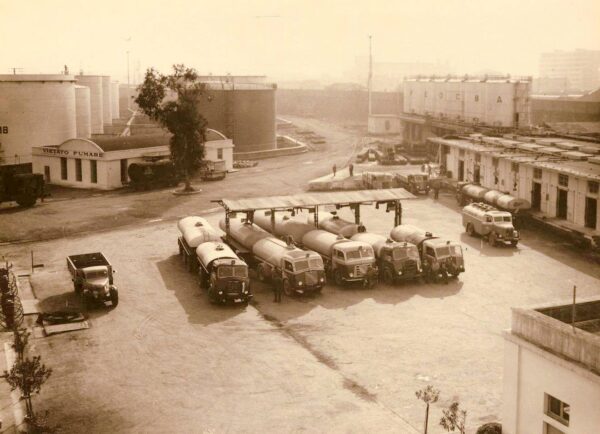 449264694_10226055212787243_4961840222097382880_n Fiat 665 Tanker + Viberti tank trailer (Set)