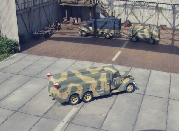 Ford V3000 6x4 Tanker