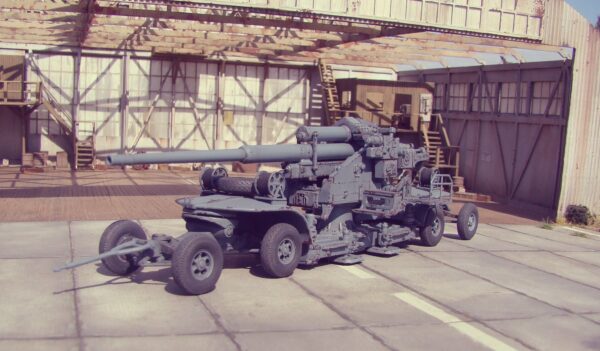 Flak 40 12,8cm with Sd.Ah. 220