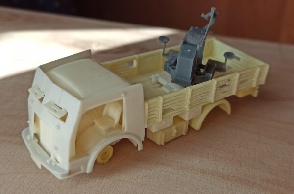 Fiat 665 Triumph des Willens models 1-72 (1) Fiat 665 with Flakvierling