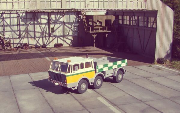 Tatra 813 Zugmaschine